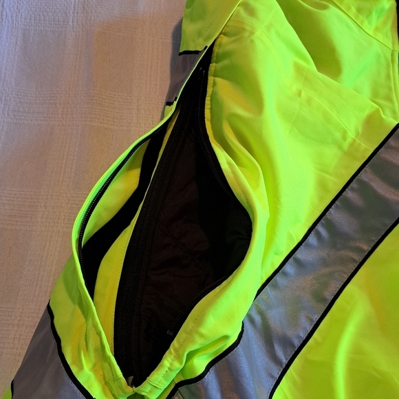 High-Visibility Reflective Jacket - Picture 10 of 12